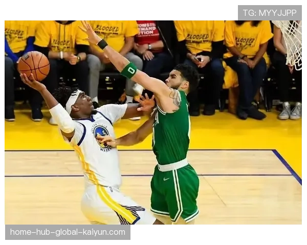 勇士动态进攻体系 库里无球跑动结合格林高位发牌